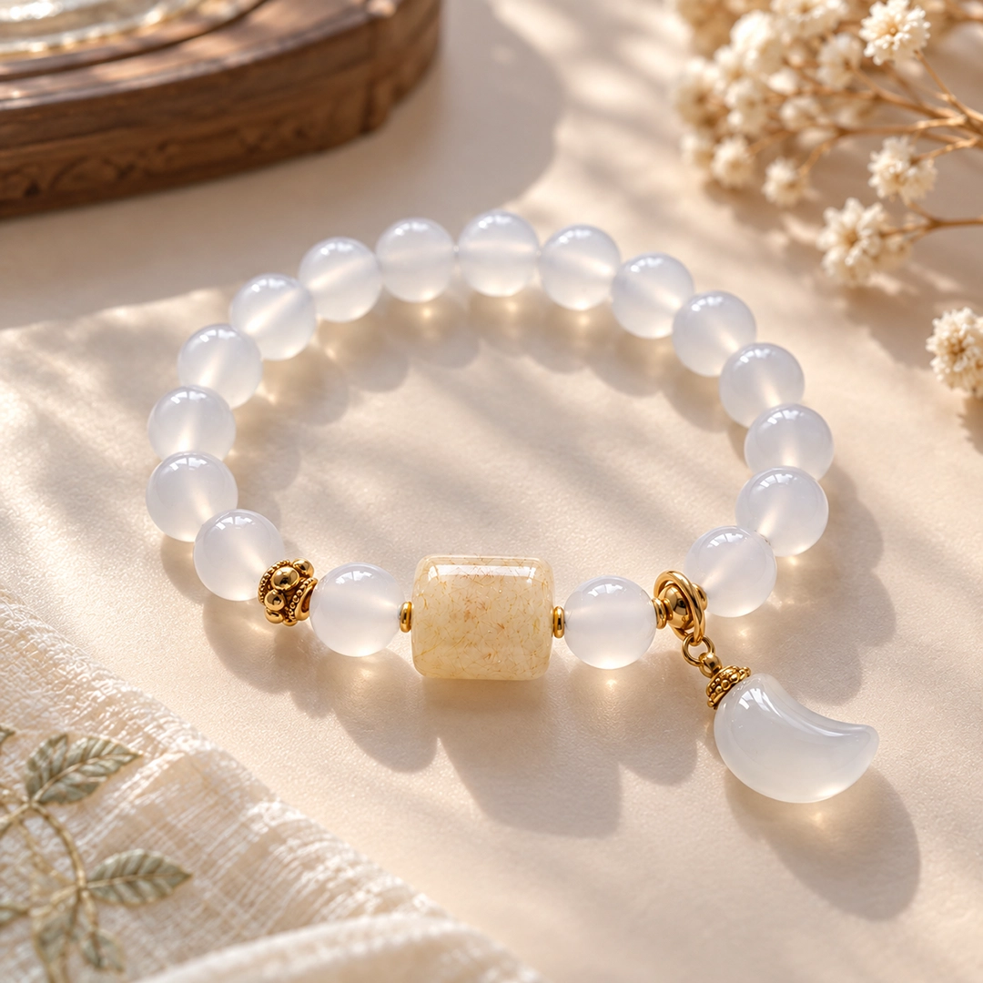 Vòng Tay Mã Não Trắng (Phối Lu Thạch Anh Tóc Vàng, Charm Trăng) - Ảnh 4